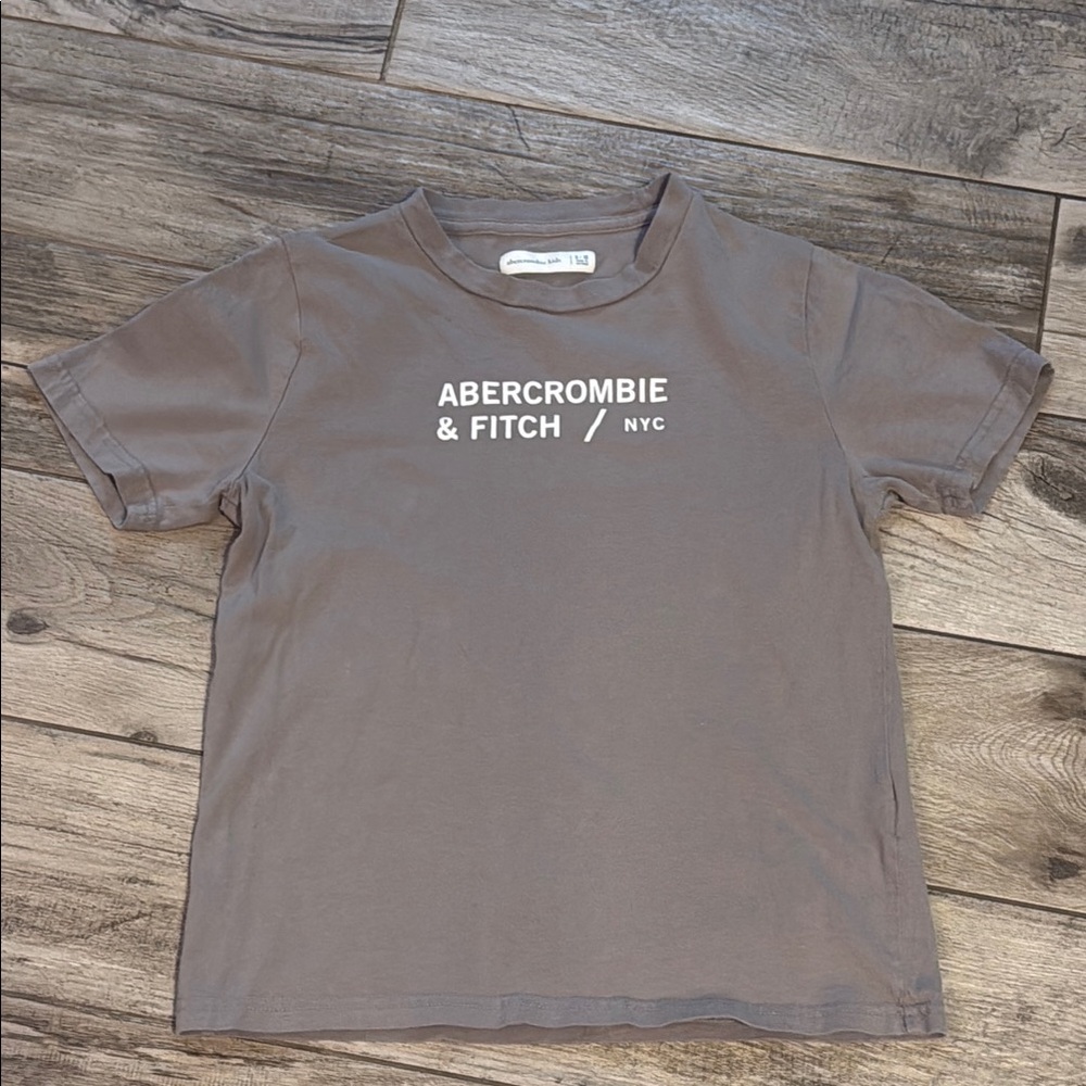 EUC Abercrombie kids logo t-shirt sz 9/10